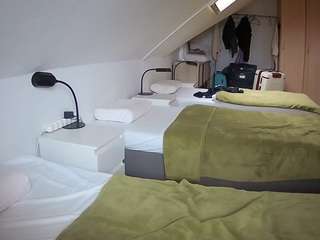 voyeurcam-julmodels-bed-4