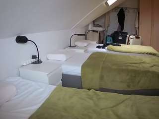 voyeurcam-julmodels-bed-4