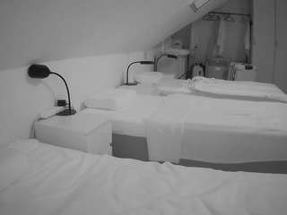 voyeurcam-julmodels-bed-4