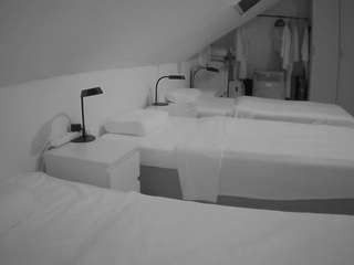 voyeurcam-julmodels-bed-4