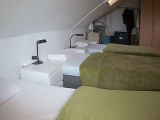 voyeurcam-julmodels-bed-4