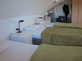 voyeurcam-julmodels-bed-4 webcam