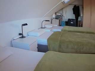 voyeurcam-julmodels-bed-4