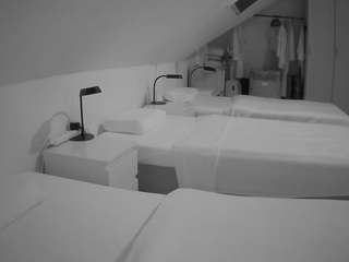 voyeurcam-julmodels-bed-4