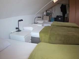 voyeurcam-julmodels-bed-4's CamSoda show and profile