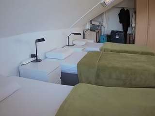 voyeurcam-julmodels-bed-4