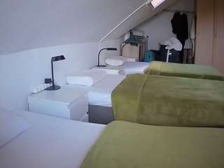 voyeurcam-julmodels-bed-4 webcam