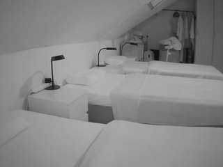 voyeurcam-julmodels-bed-4 webcam