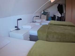 voyeurcam-julmodels-bed-4 webcam