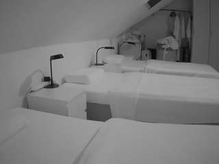 voyeurcam-julmodels-bed-4 webcam