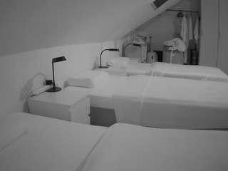voyeurcam-julmodels-bed-4