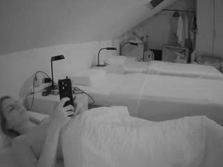 voyeurcam-julmodels-bed-4