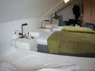 voyeurcam-julmodels-bed-4 webcam