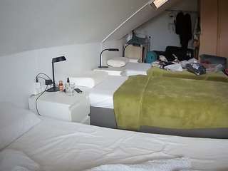 voyeurcam-julmodels-bed-4 webcam