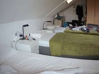 voyeurcam-julmodels-bed-4 webcam