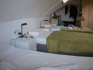 voyeurcam-julmodels-bed-4 webcam