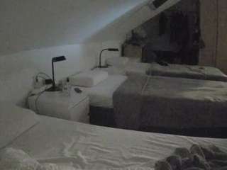 voyeurcam-julmodels-bed-4 webcam
