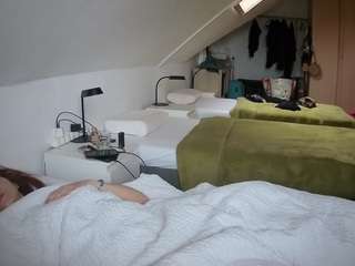 voyeurcam-julmodels-bed-4 webcam