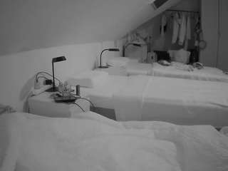 voyeurcam-julmodels-bed-4 webcam