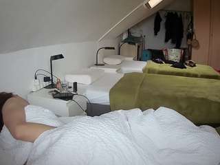 voyeurcam-julmodels-bed-4 webcam