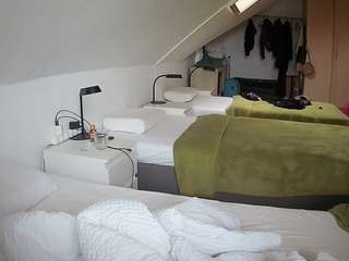 voyeurcam-julmodels-bed-4 webcam