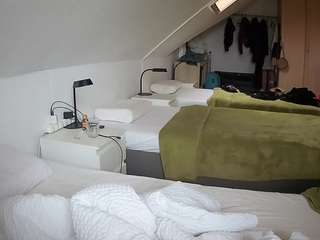 voyeurcam-julmodels-bed-4 webcam