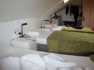 voyeurcam-julmodels-bed-4 webcam