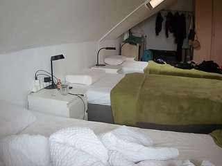 voyeurcam-julmodels-bed-4 webcam