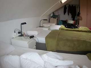voyeurcam-julmodels-bed-4 webcam