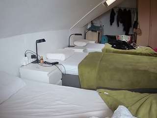 voyeurcam-julmodels-bed-4 webcam