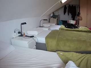 voyeurcam-julmodels-bed-4 webcam