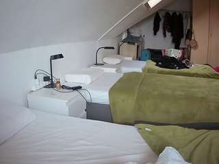 voyeurcam-julmodels-bed-4 webcam