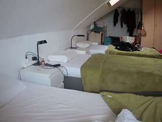 voyeurcam-julmodels-bed-4 webcam