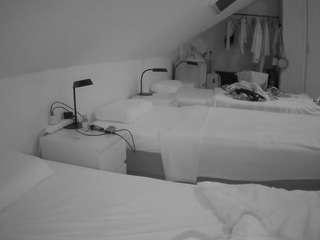 voyeurcam-julmodels-bed-4 webcam