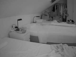voyeurcam-julmodels-bed-4 webcam