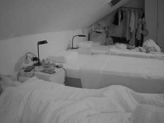 voyeurcam-julmodels-bed-4 webcam