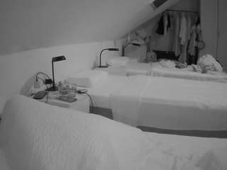 voyeurcam-julmodels-bed-4 webcam