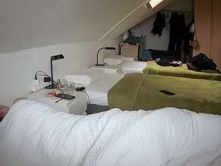 voyeurcam-julmodels-bed-4 webcam