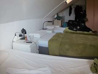 voyeurcam-julmodels-bed-4 webcam
