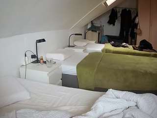 voyeurcam-julmodels-bed-4 webcam