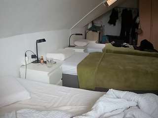 voyeurcam-julmodels-bed-4 webcam