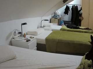 voyeurcam-julmodels-bed-4 webcam