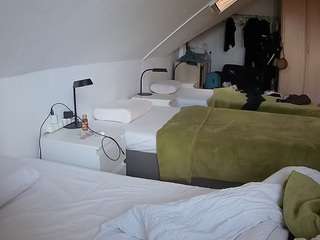 voyeurcam-julmodels-bed-4 webcam