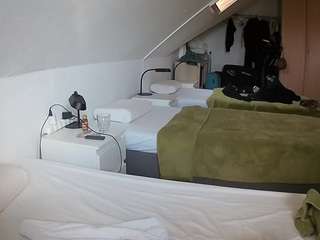voyeurcam-julmodels-bed-4 webcam