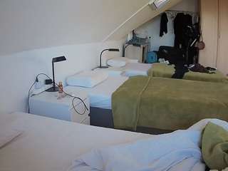 voyeurcam-julmodels-bed-4 webcam