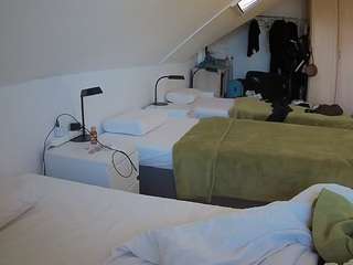 voyeurcam-julmodels-bed-4 webcam