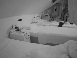 voyeurcam-julmodels-bed-4 webcam