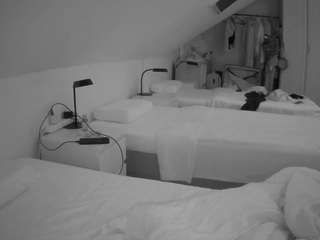 voyeurcam-julmodels-bed-4 webcam