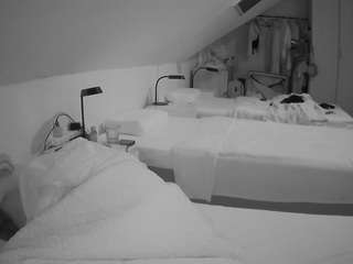 voyeurcam-julmodels-bed-4