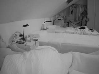 voyeurcam-julmodels-bed-4 webcam